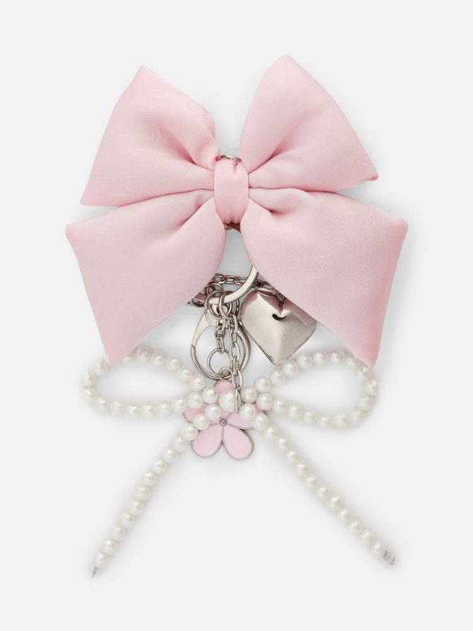 Padded Bow With Charm